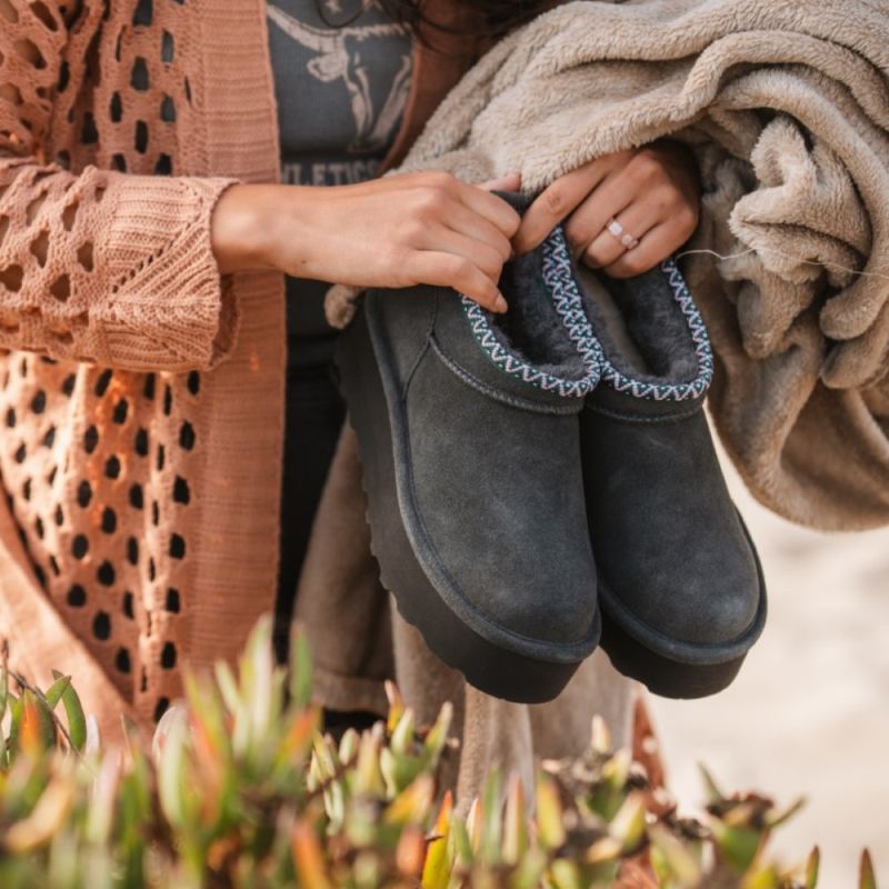 Bearpaw Women's Retro Super Shorty Deco Graphite